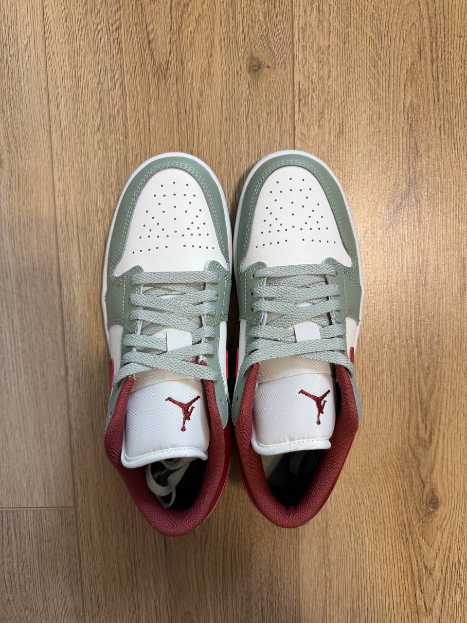 Air Jordan 1 Low – Seafoam / White / Burgundy