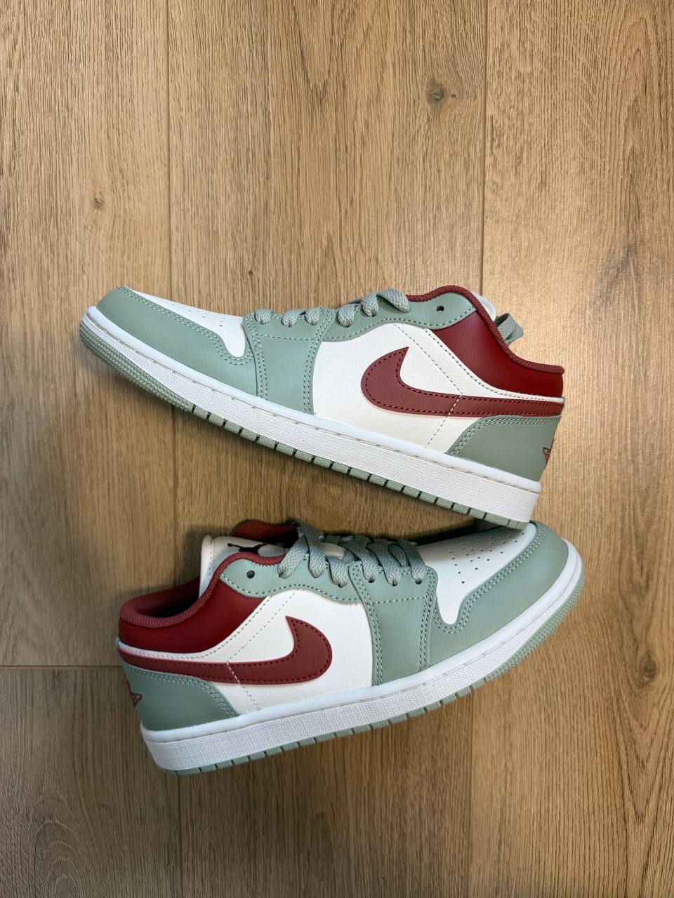 Air Jordan 1 Low – Seafoam / White / Burgundy