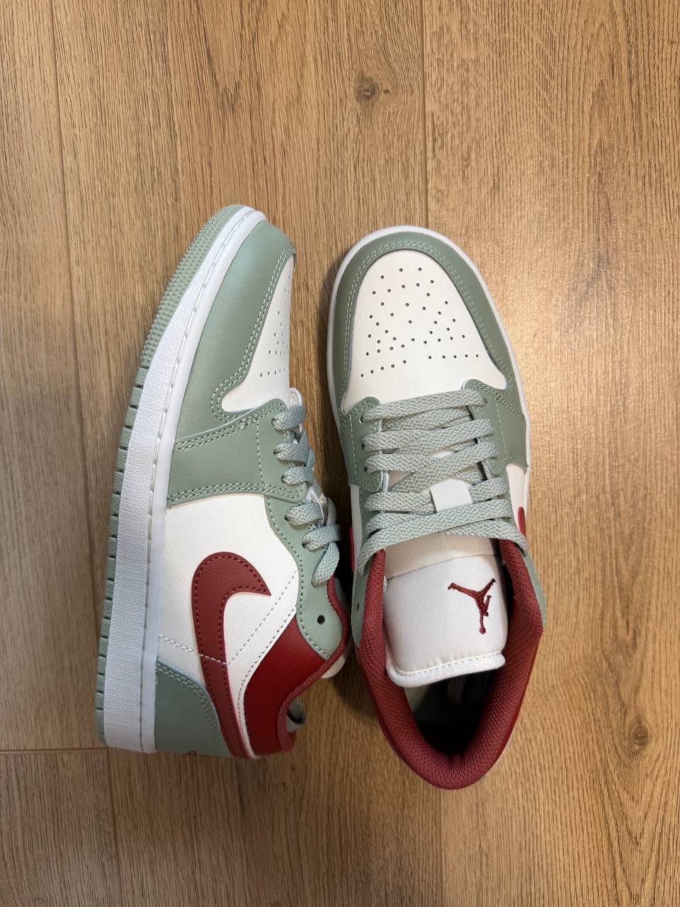 Air Jordan 1 Low – Seafoam / White / Burgundy