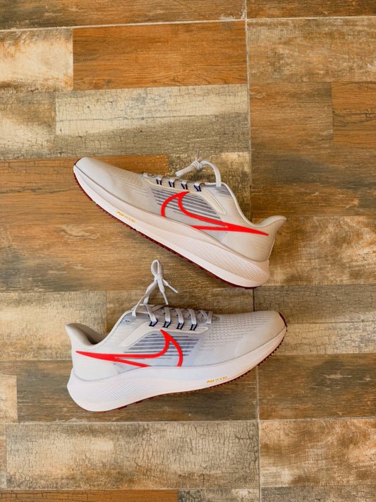 Nike Air Zoom Pegasus 41 – Light Grey/Bright Crimson