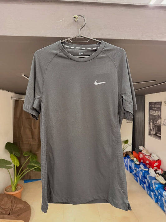 Nike Dri-FIT Training T-Shirt – Dark Grey