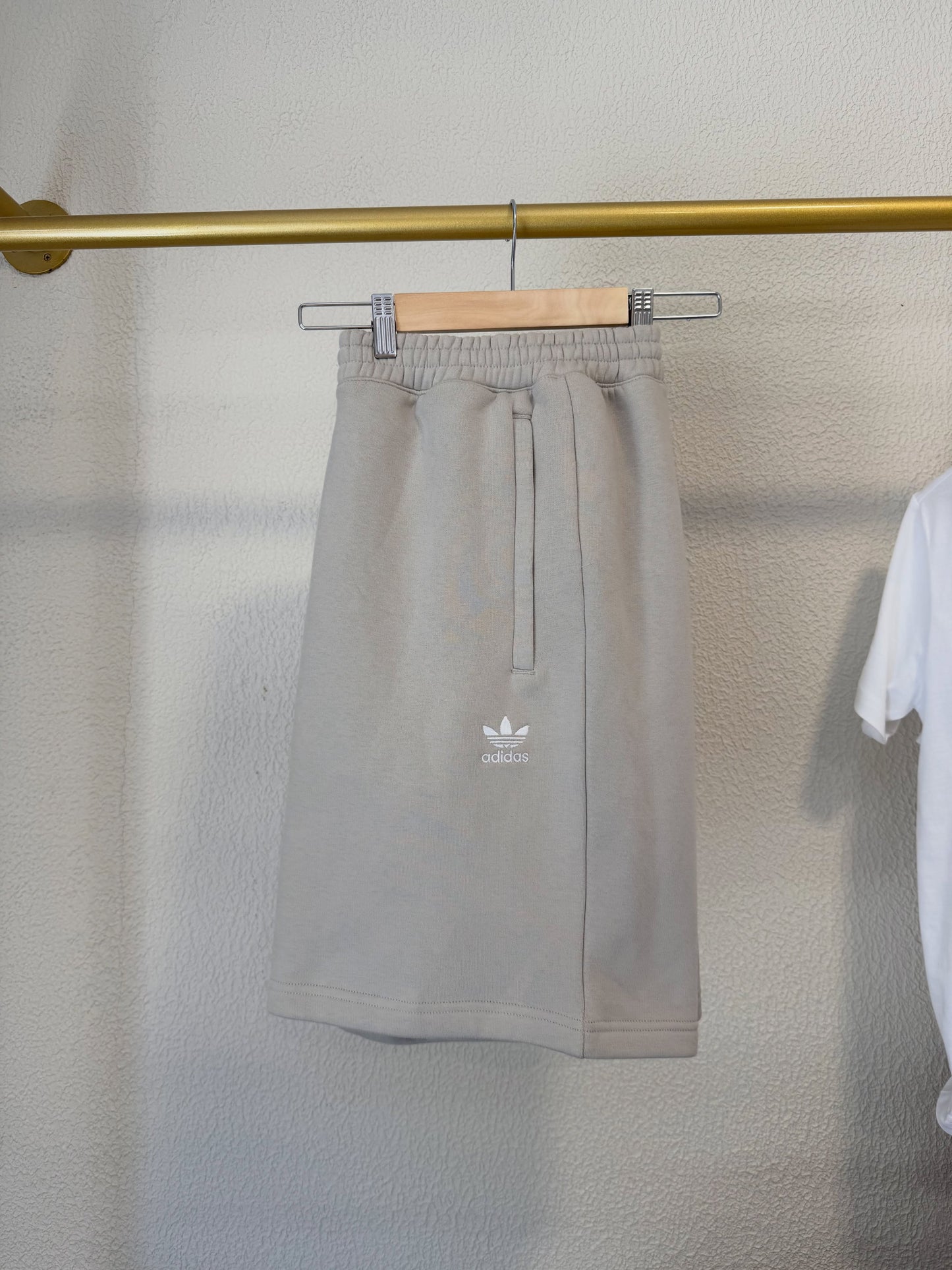 adidas Trefoil Fleece Shorts – Stone Beige