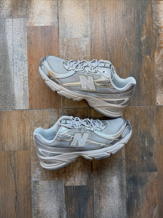 New Balance 740