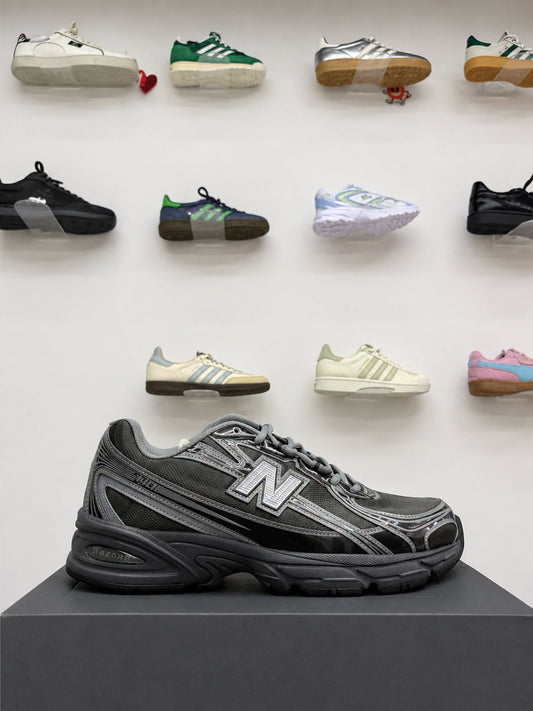 New Balance 740