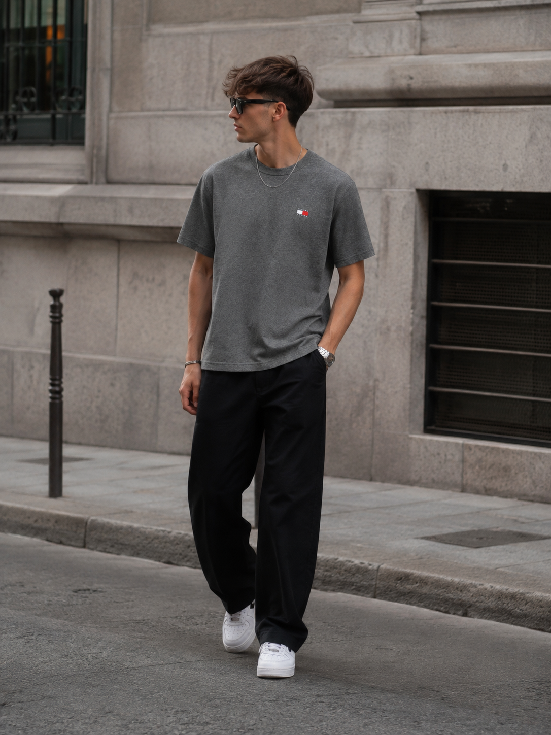 Tommy Jeans Essential Logo T-Shirt – Charcoal Grey